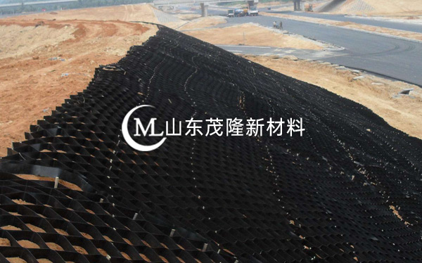 《京滬改擴(kuò)建江蘇段》土工格柵、土工格室施工