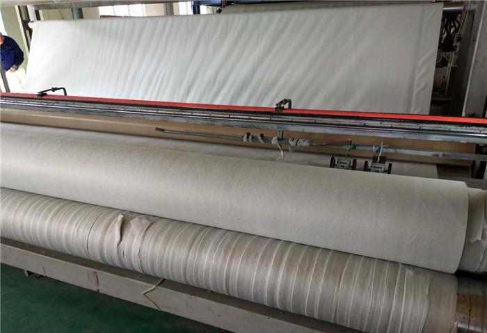 HDPE防滲土工膜采用優(yōu)質(zhì)的高密度聚乙樹(shù)脂
